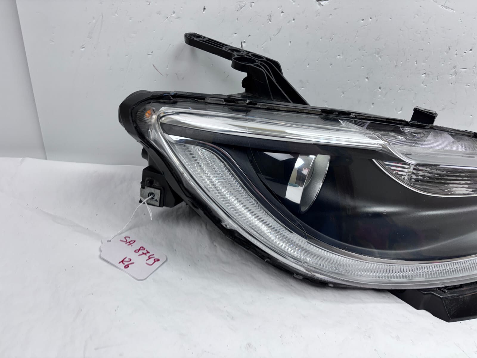 NICE 2015-17 Chrysler 200 Halogen Front Right OEM Headlight 68284783AA - Image 7