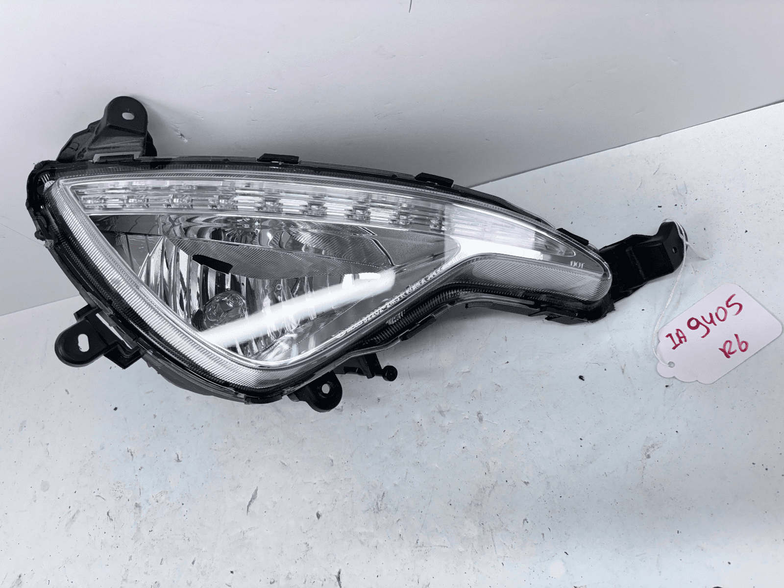 2013-2016 Hyundai Genesis Coupe Halogen Front Right OEM Fog Light - Image 2