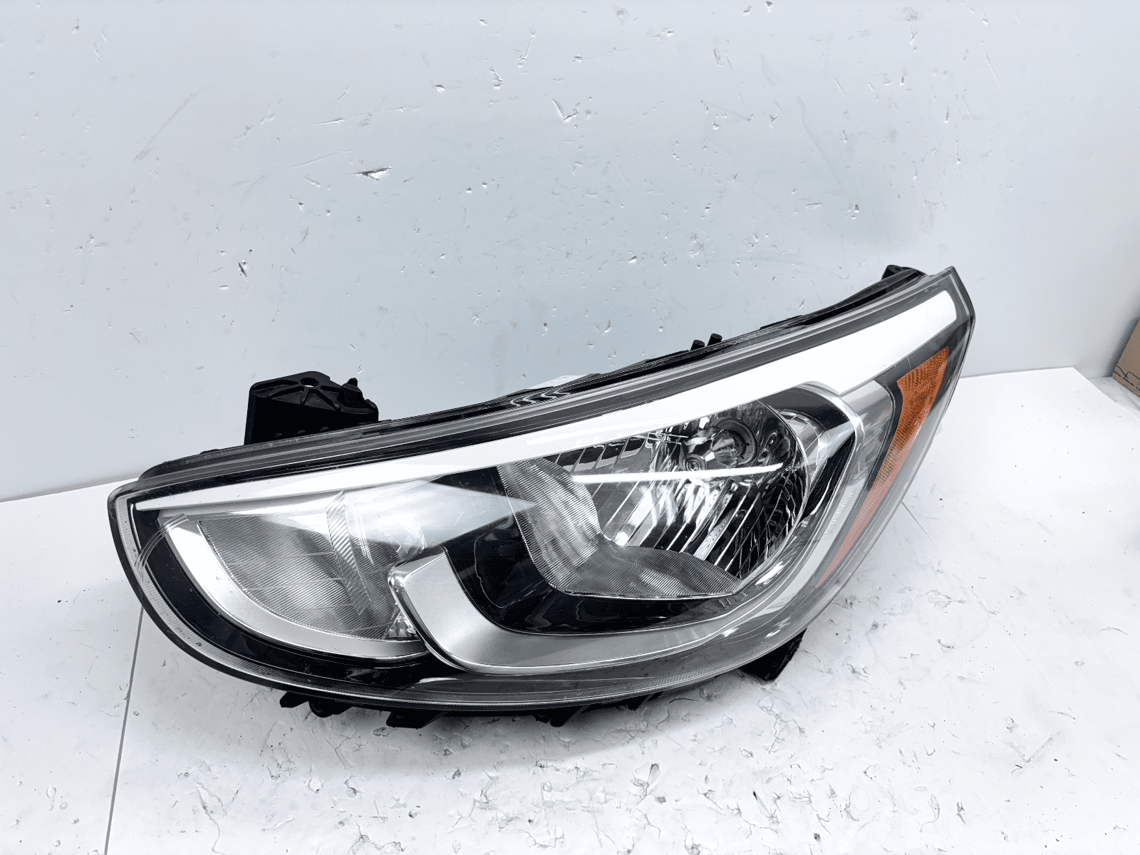 2015-17 Hyundai Accent Halogen Front Left OEM Headlight 92101-1r7