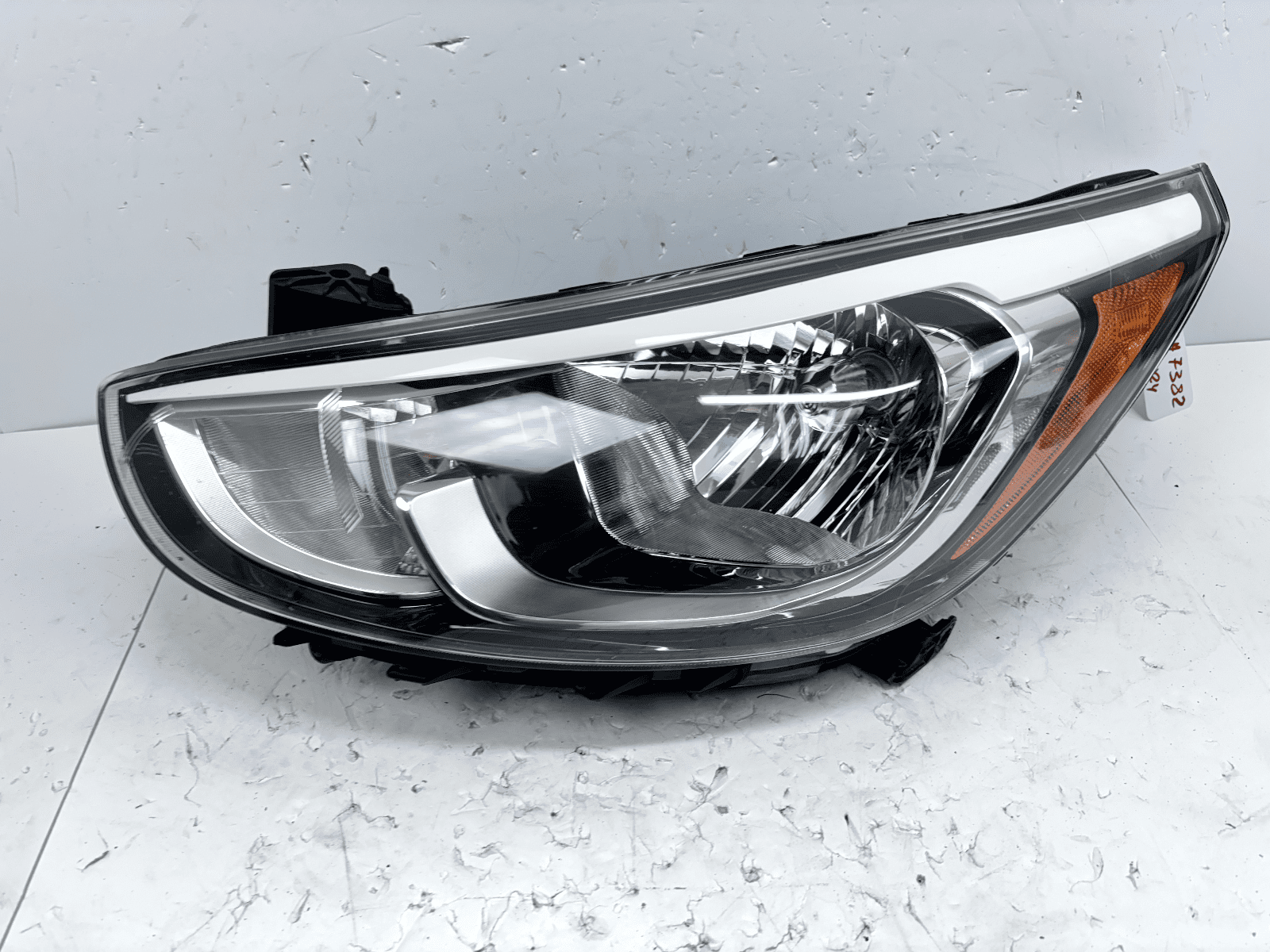 2015-17 Hyundai Accent Halogen Front Left OEM Headlight 92101-1r7 - Image 3