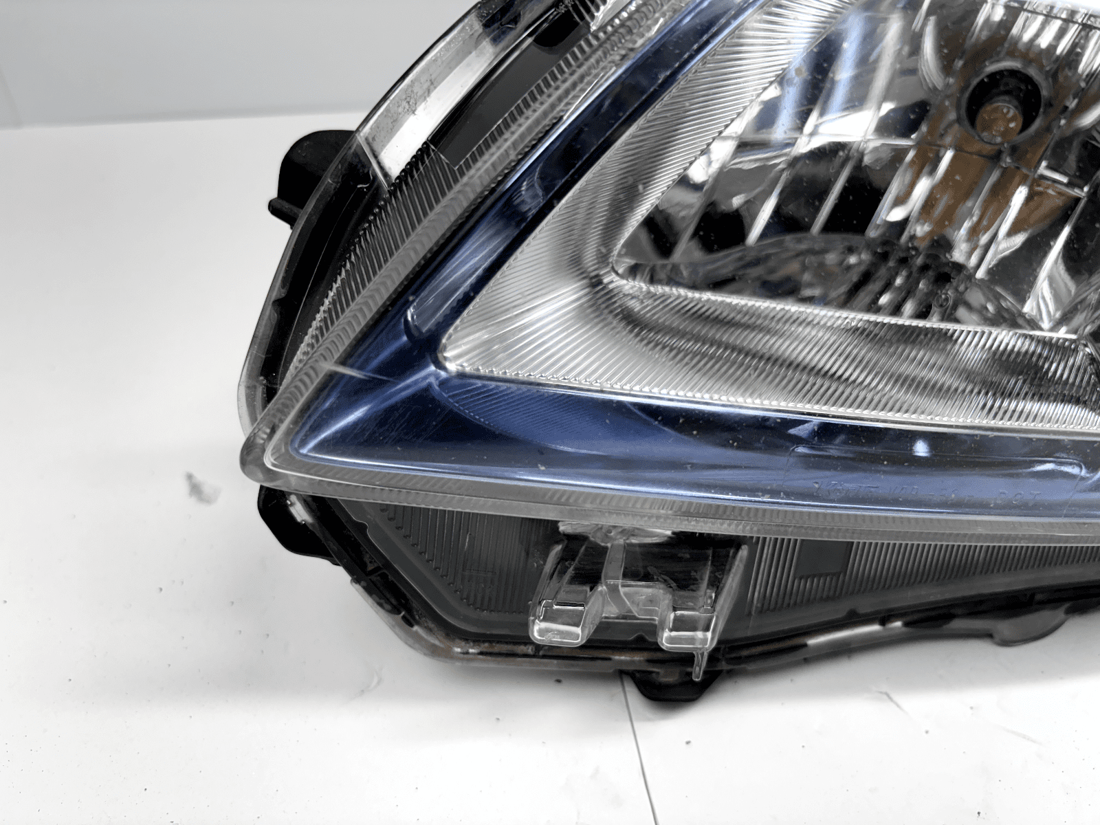 2012-2015 Toyota Prius Halogen Blue Front Left OEM Headlight - Image 3