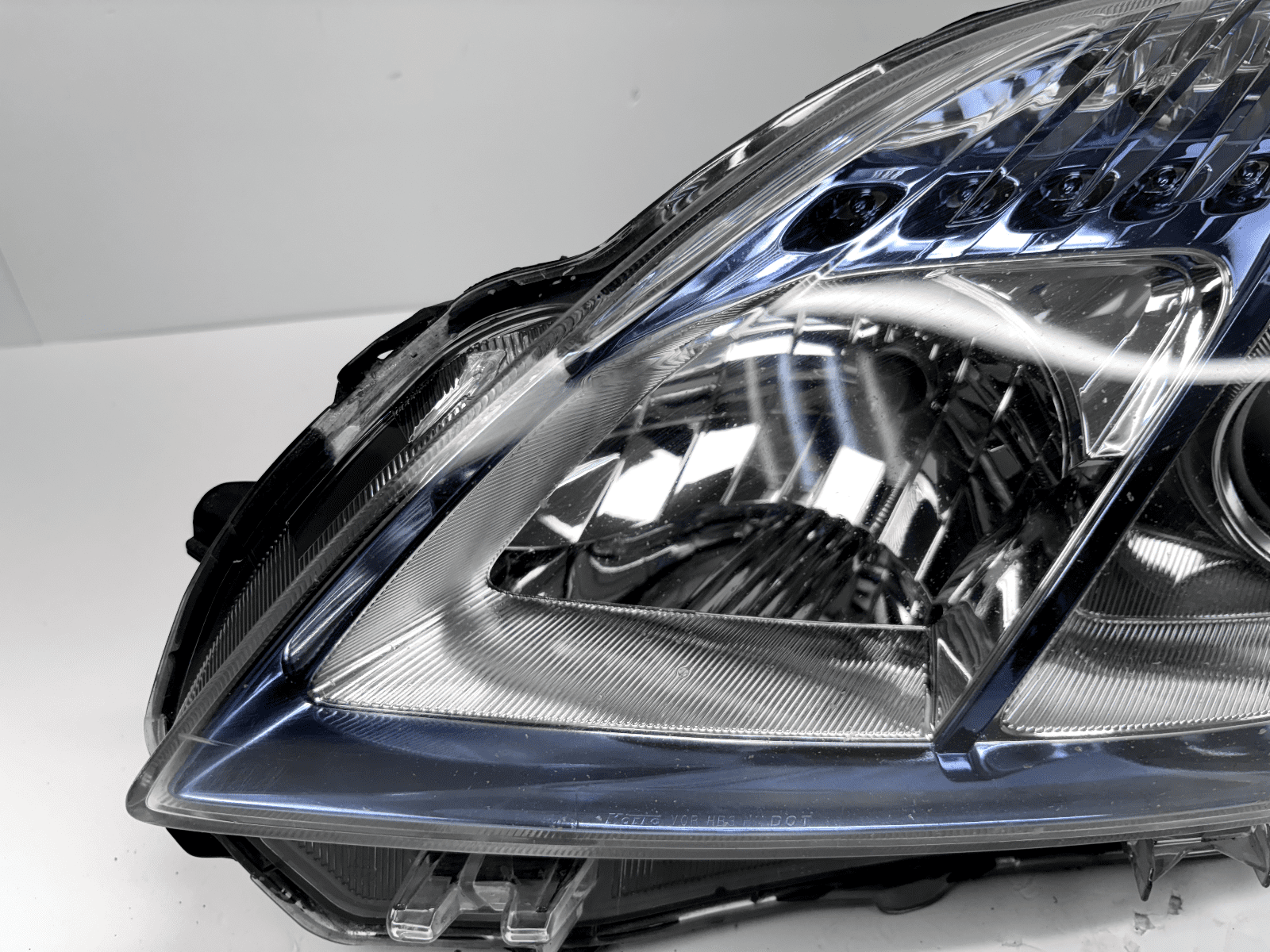 2012-2015 Toyota Prius Halogen Blue Front Left OEM Headlight - Image 4