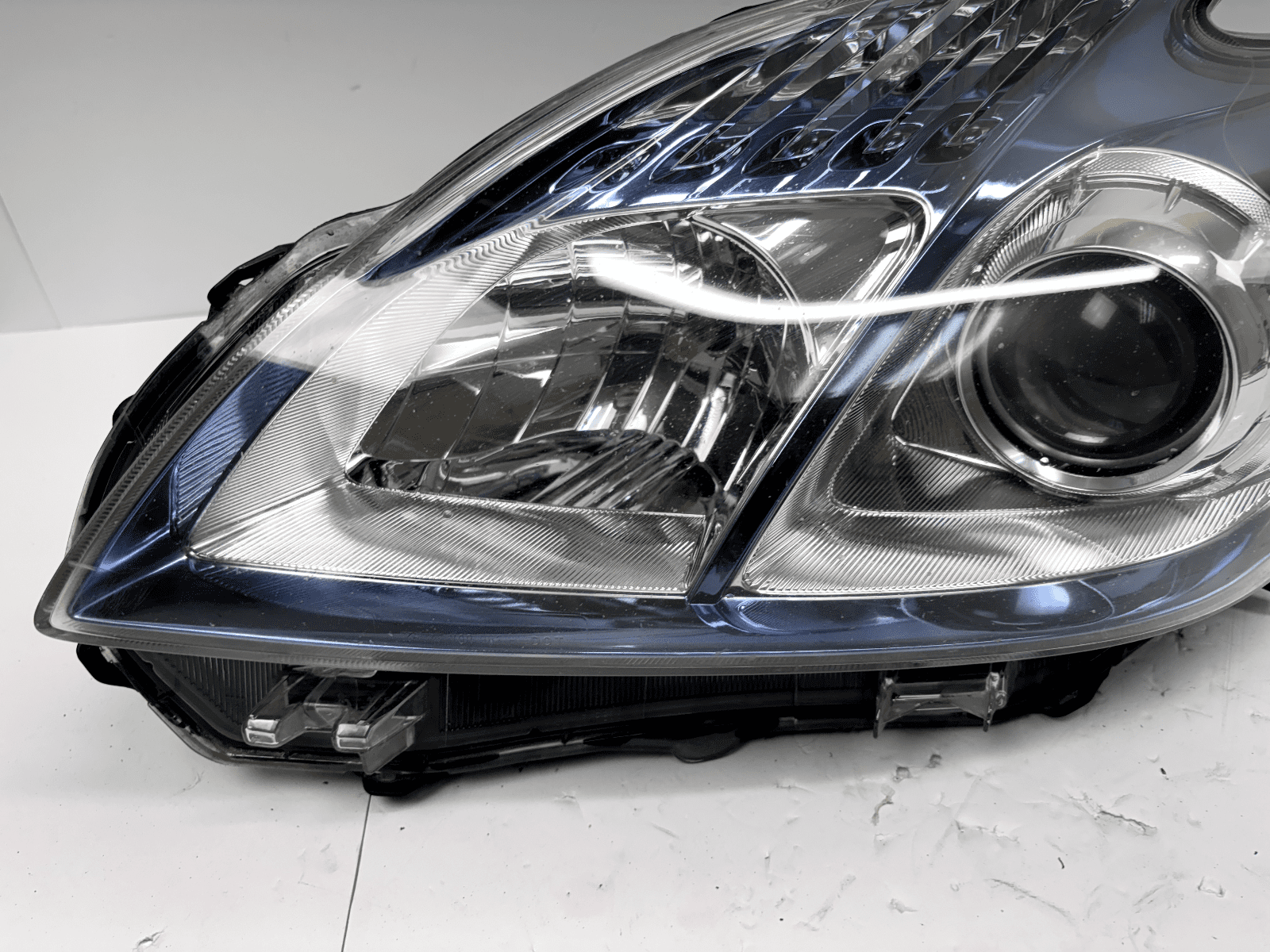 2012-2015 Toyota Prius Halogen Blue Front Left OEM Headlight - Image 5