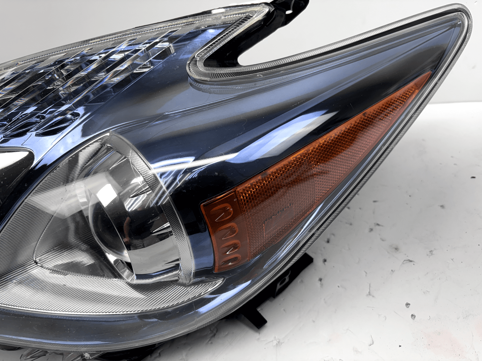 2012-2015 Toyota Prius Halogen Blue Front Left OEM Headlight - Image 7