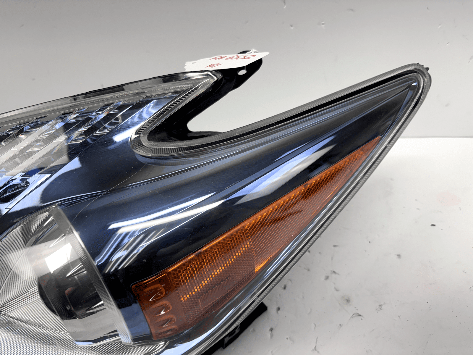 2012-2015 Toyota Prius Halogen Blue Front Left OEM Headlight - Image 8