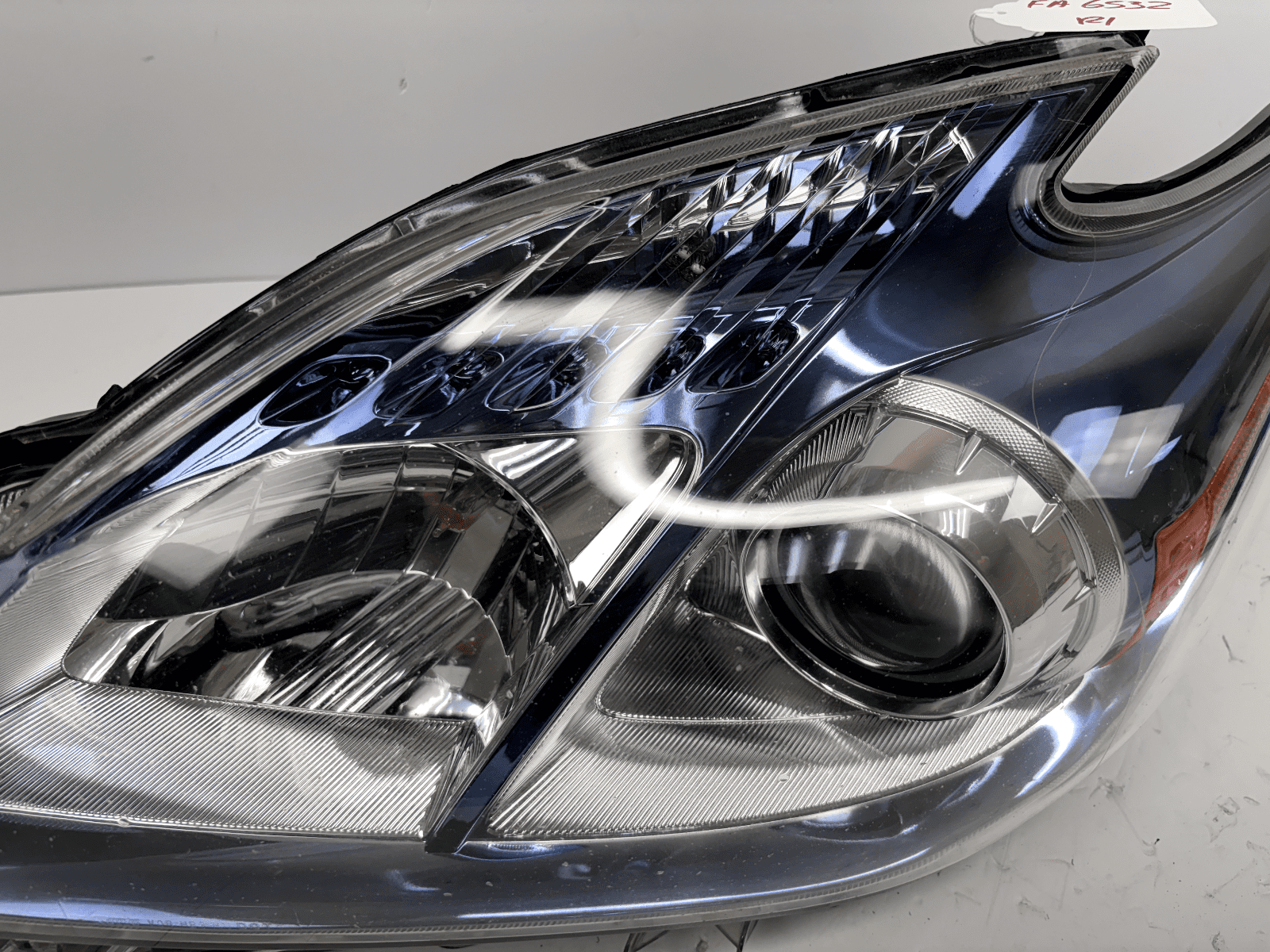 2012-2015 Toyota Prius Halogen Blue Front Left OEM Headlight - Image 12