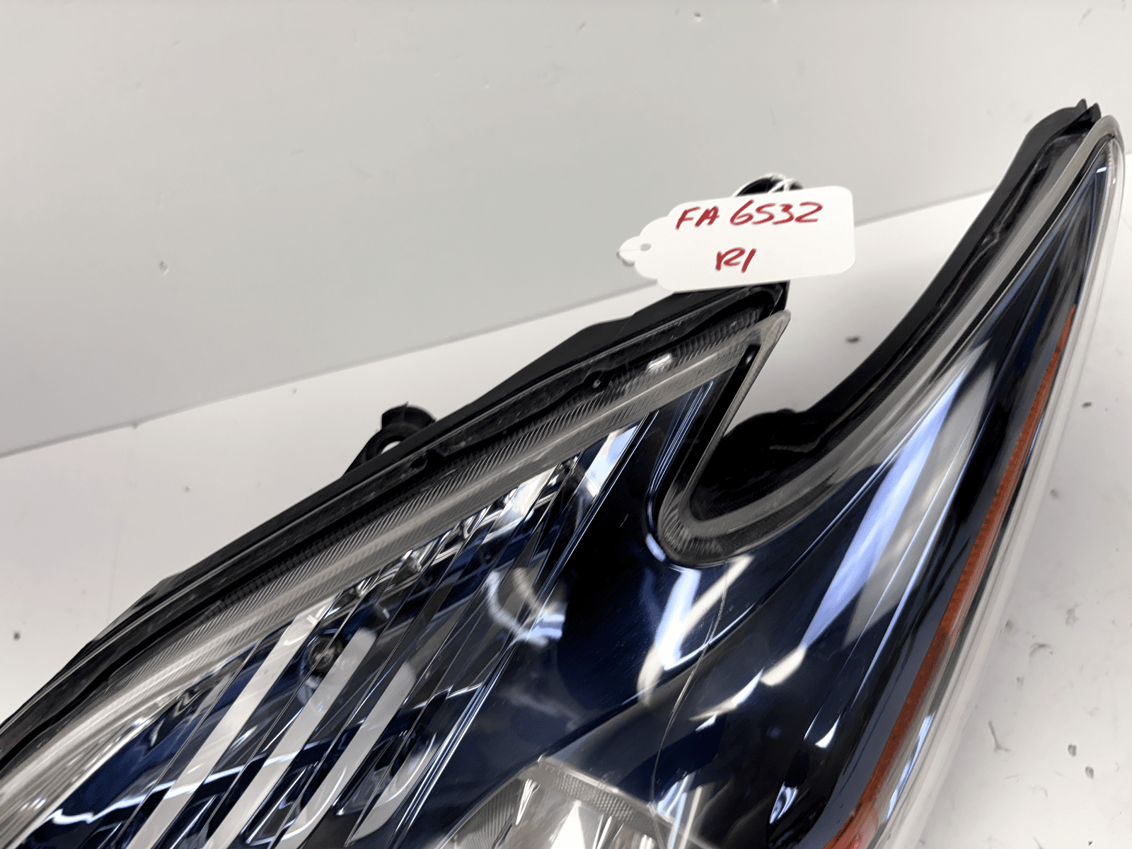 2012-2015 Toyota Prius Halogen Blue Front Left OEM Headlight - Image 13
