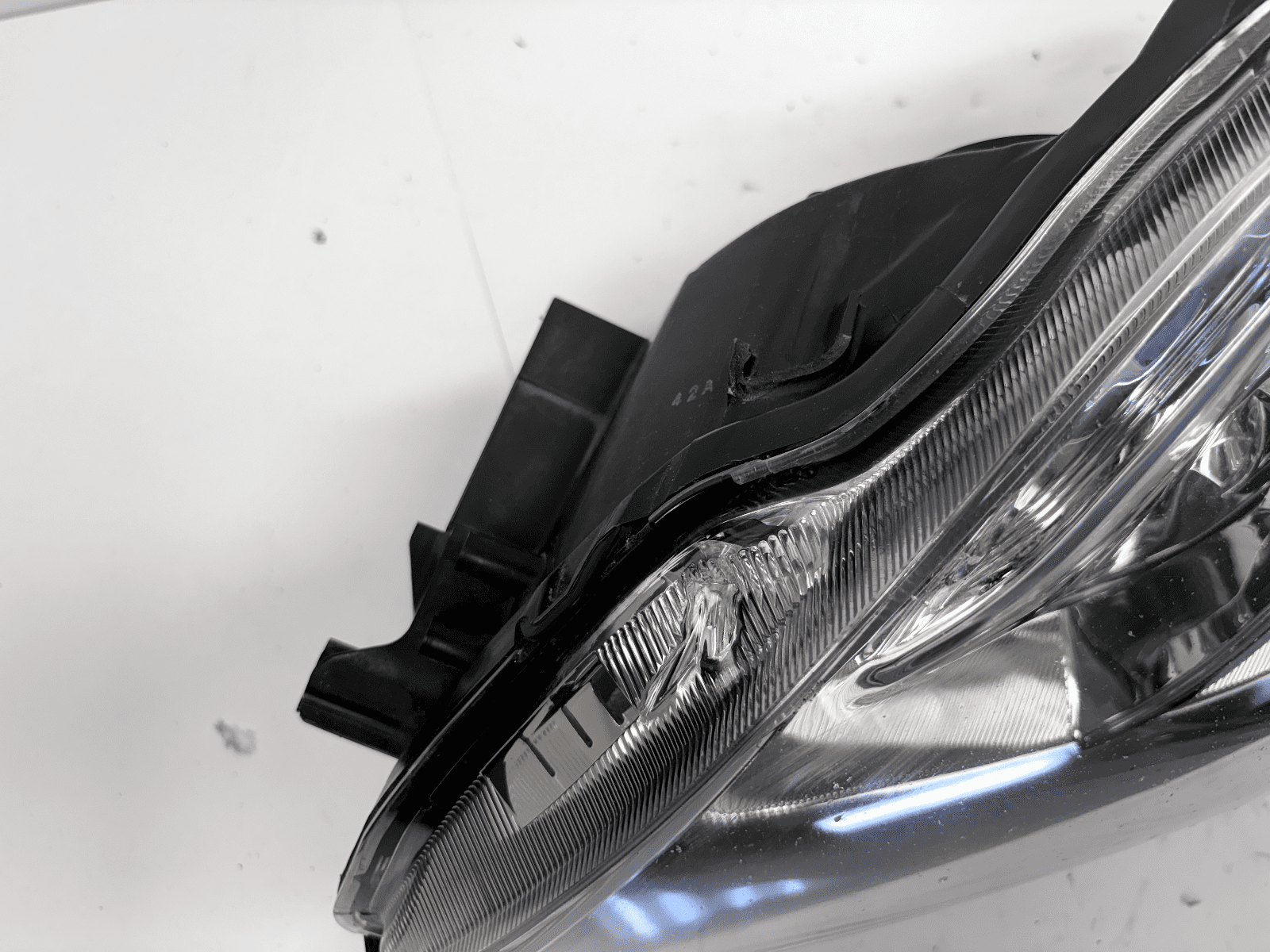 2012-2015 Toyota Prius Halogen Blue Front Left OEM Headlight - Image 16