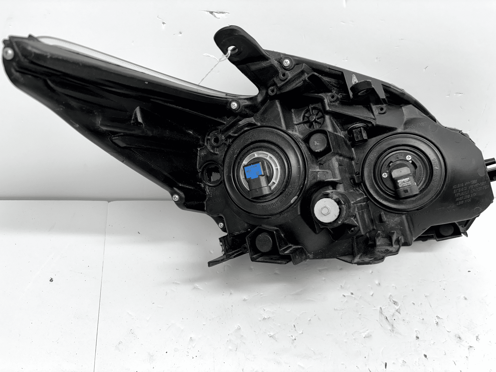 2012-2015 Toyota Prius Halogen Blue Front Left OEM Headlight - Image 19