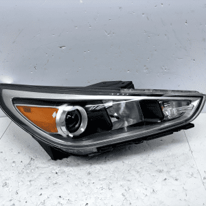 2018-20 Hyundai Elantra GT Halogen Front Right OEM Headlight 92102-g3040