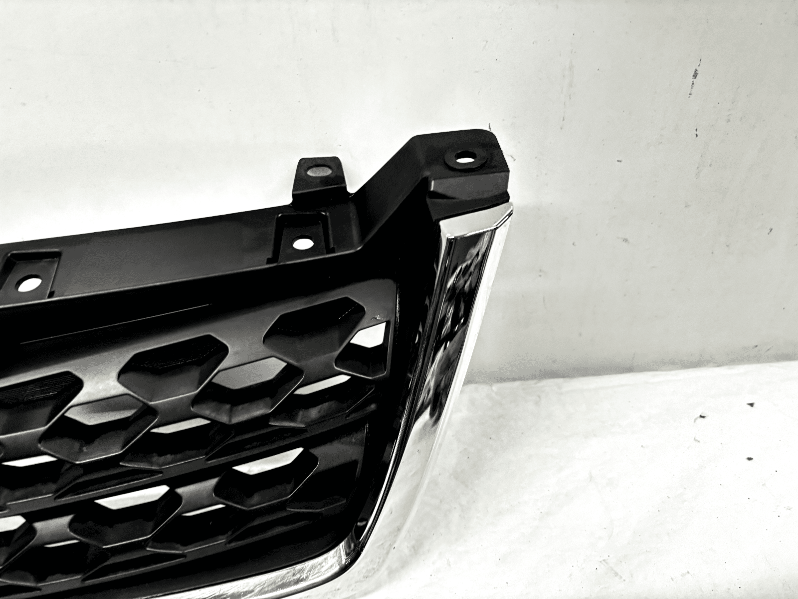 2014-2016 Subaru Forester Lower Front OEM Grille - Image 3