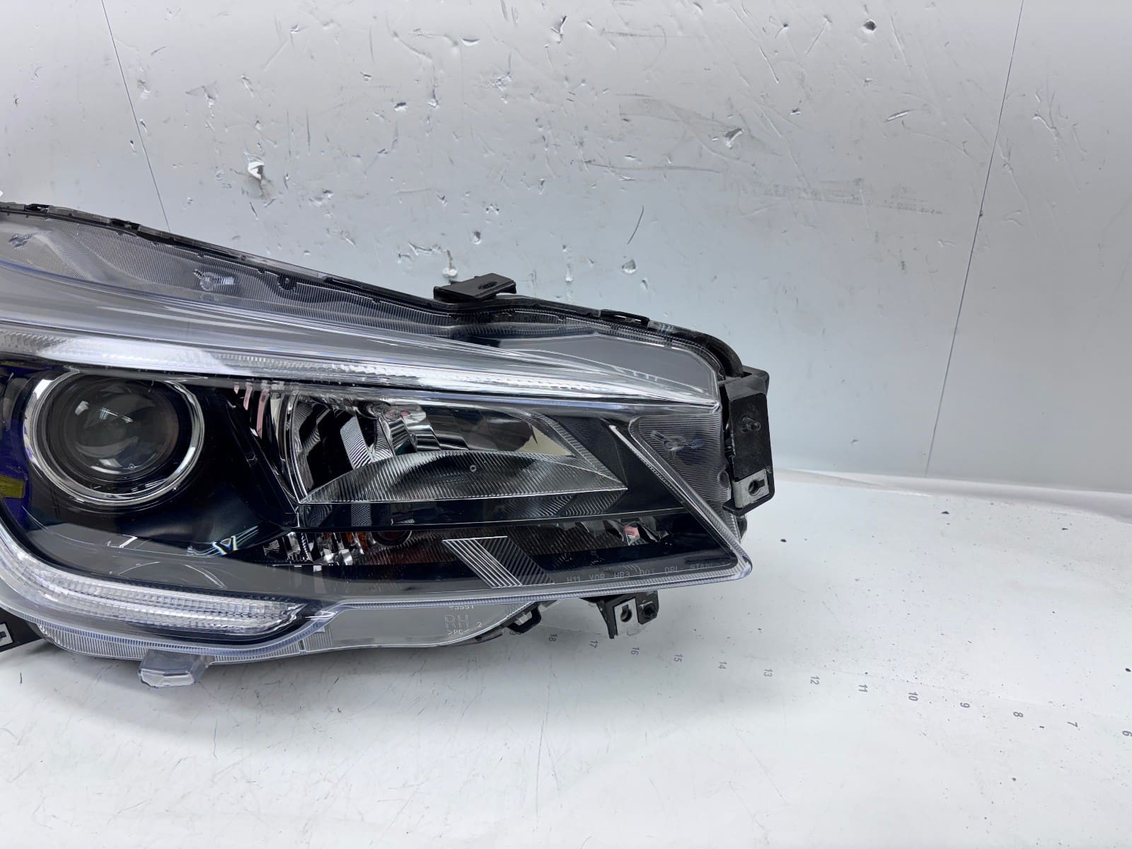 84001AL10A 2018-19 Subaru Legacy Outback Halogen LED Front Right OEM Headlight - Image 2