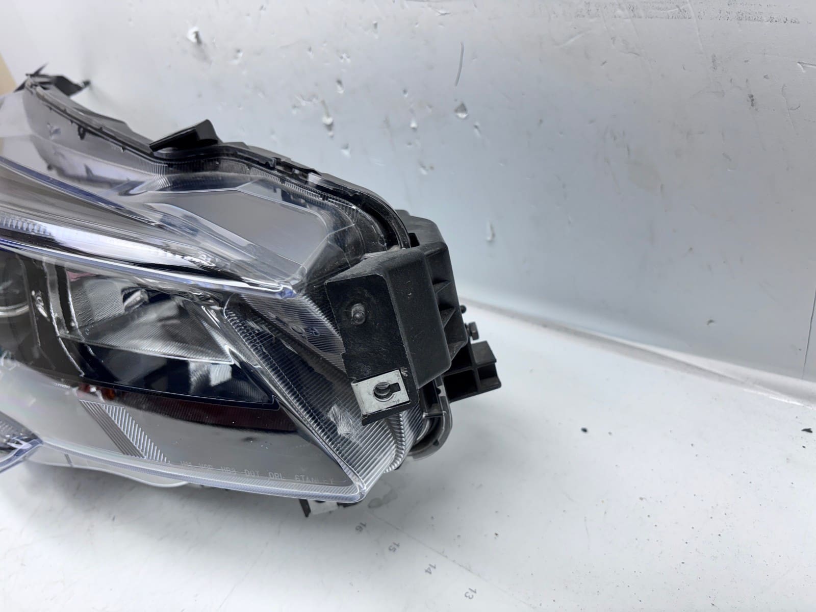 84001AL10A 2018-19 Subaru Legacy Outback Halogen LED Front Right OEM Headlight - Image 5
