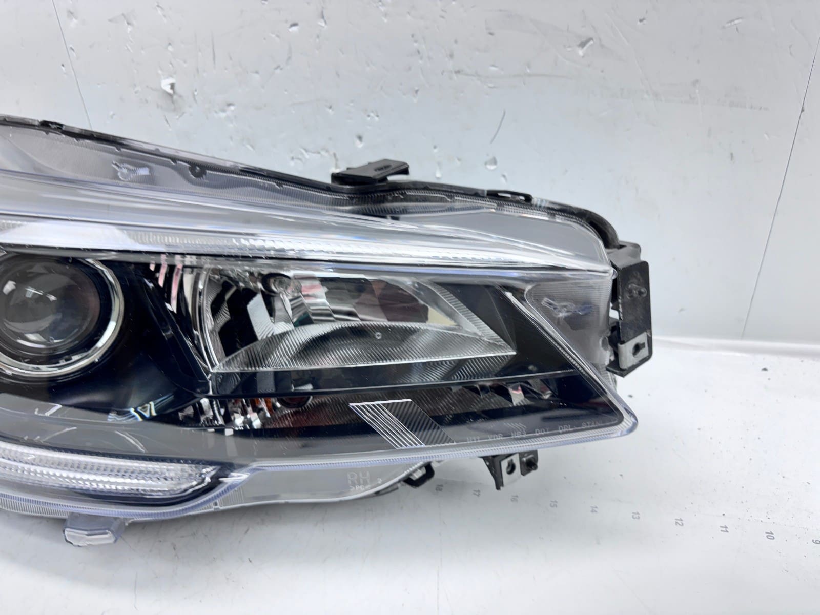 84001AL10A 2018-19 Subaru Legacy Outback Halogen LED Front Right OEM Headlight - Image 7