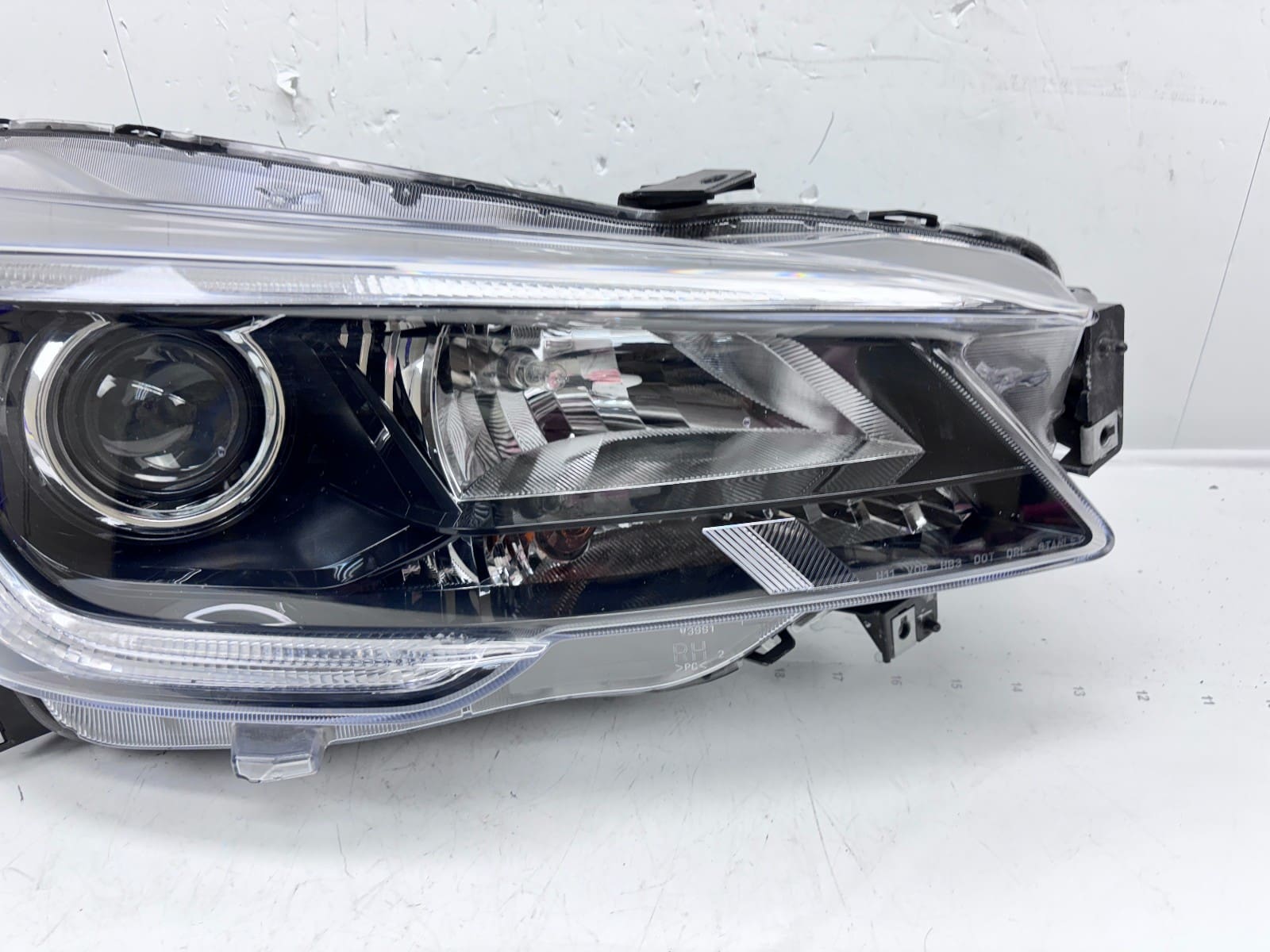 84001AL10A 2018-19 Subaru Legacy Outback Halogen LED Front Right OEM Headlight - Image 8