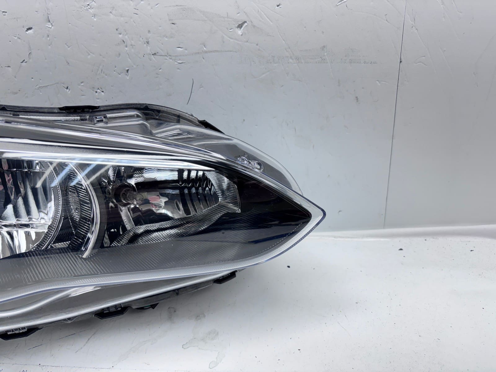 2017-23 Subaru Impreza; Crosstrek Halogen Front Right OEM Headlight 84001FL00A - Image 2