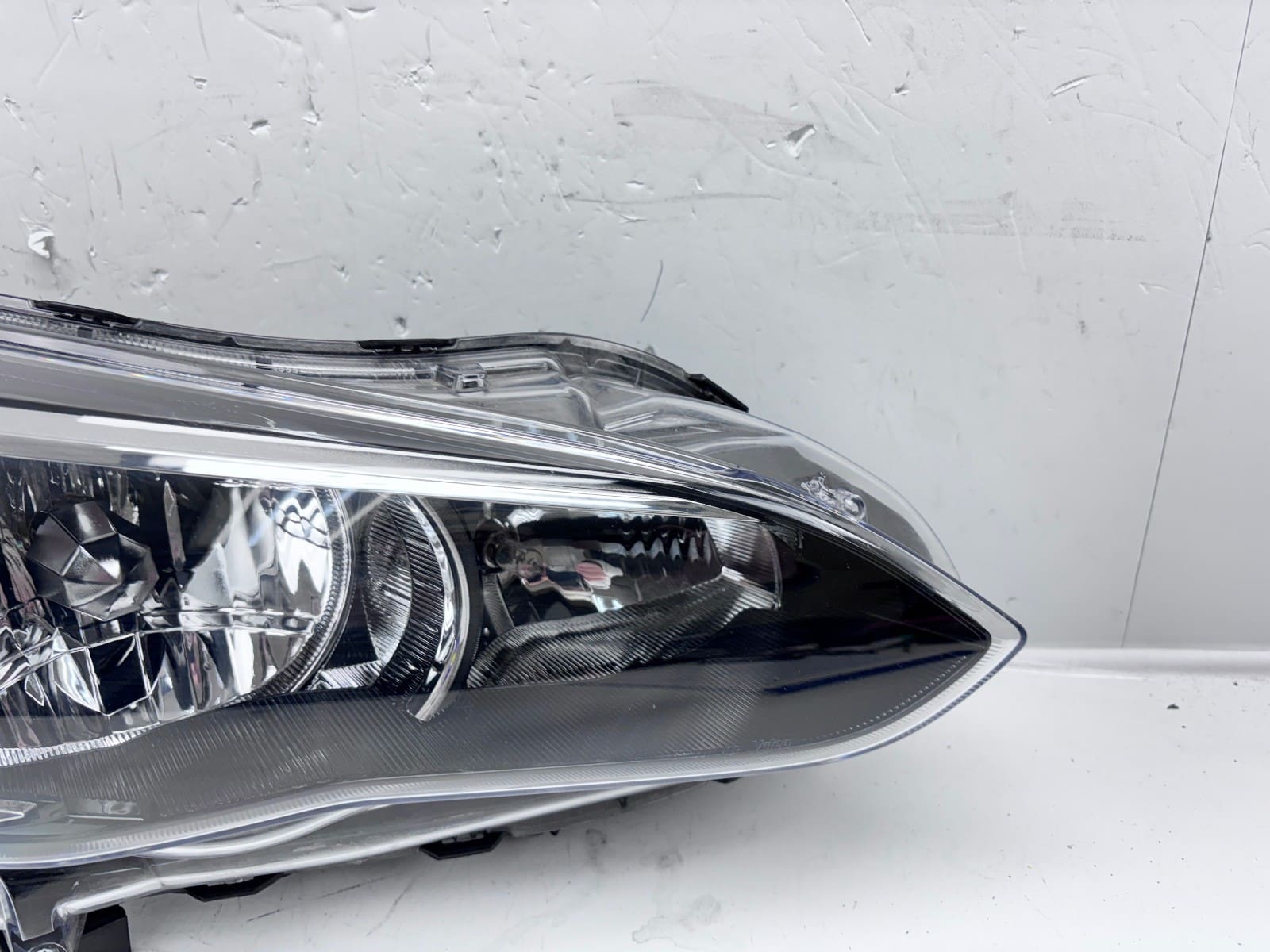 2017-23 Subaru Impreza; Crosstrek Halogen Front Right OEM Headlight 84001FL00A - Image 3