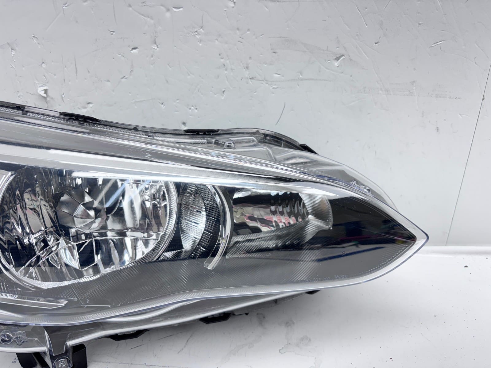 2017-23 Subaru Impreza; Crosstrek Halogen Front Right OEM Headlight 84001FL00A - Image 4