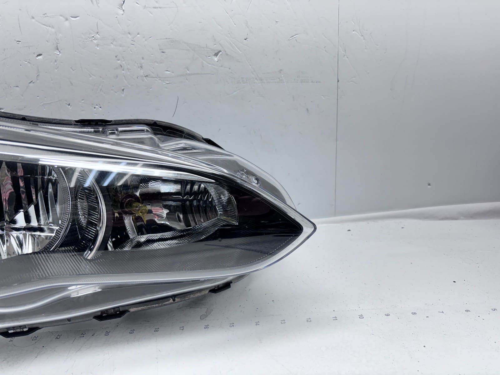 2017-23 Subaru Impreza; Crosstrek Halogen Front Right OEM Headlight 84001FL00A - Image 2
