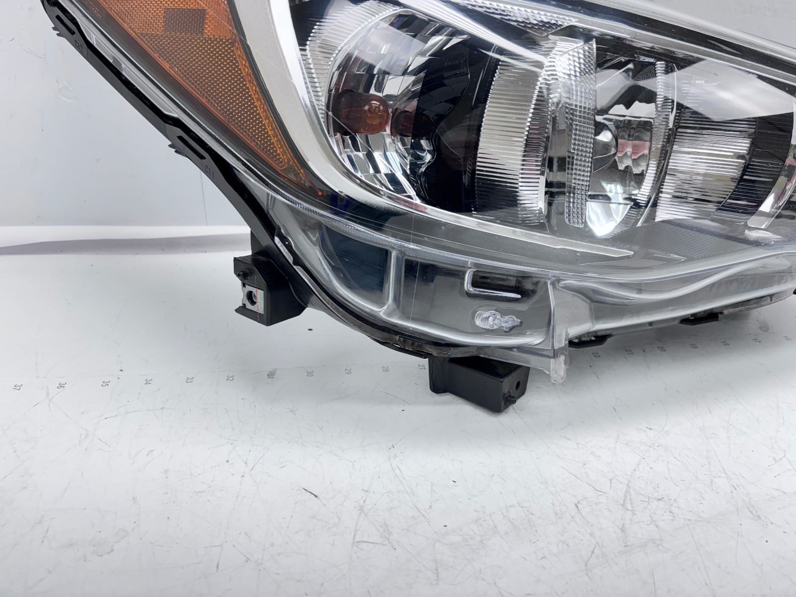 2017-23 Subaru Impreza; Crosstrek Halogen Front Right OEM Headlight 84001FL00A - Image 9