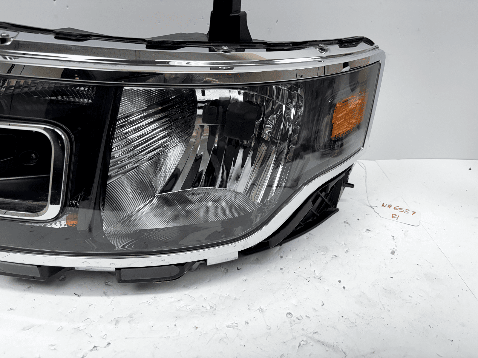 2013-2019 Ford Flex Halogen Front Left Headlight OEM Genuine - Image 8