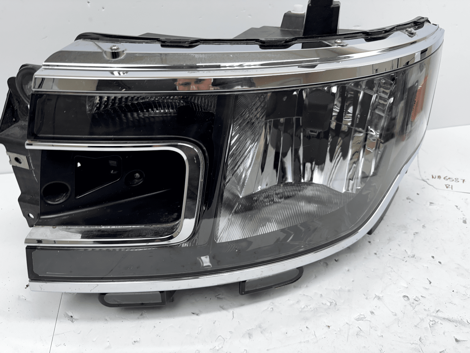 2013-2019 Ford Flex Halogen Front Left Headlight OEM Genuine - Image 9