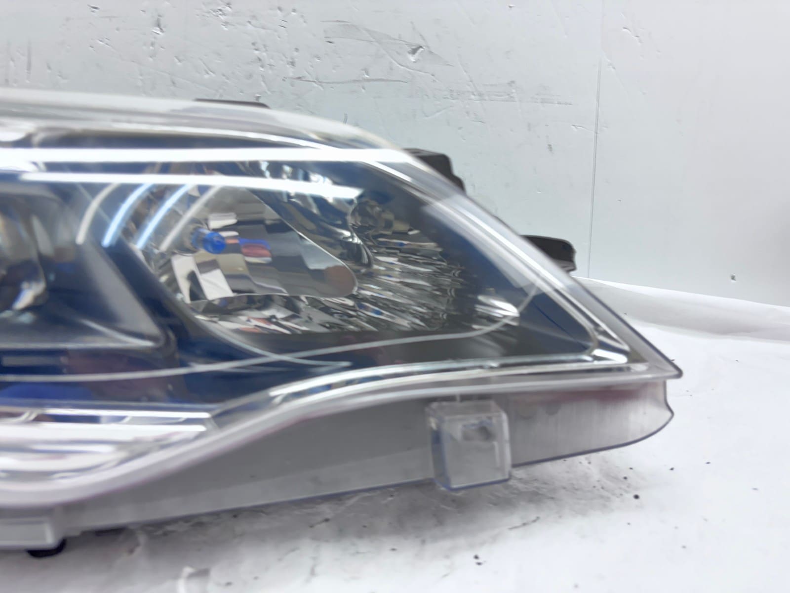 2013-2017 Toyota Avalon Halogen Front Right Headlight OEM Genuine - Image 3