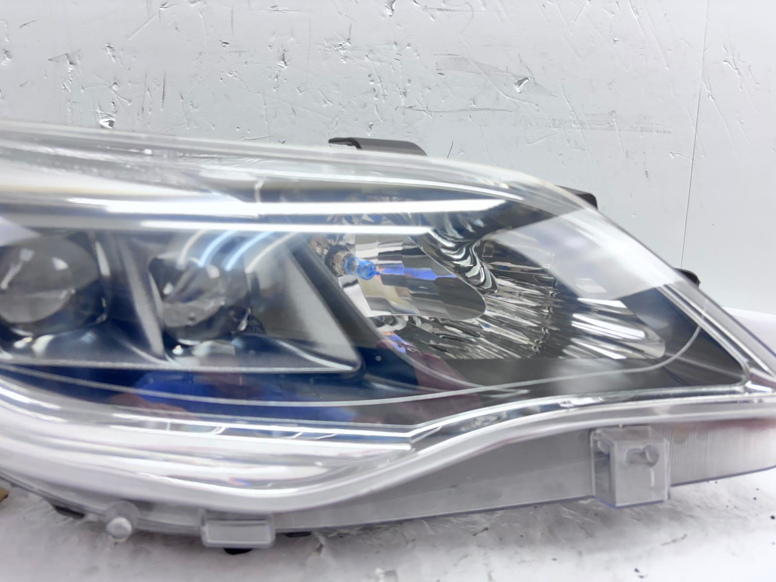 2013-2017 Toyota Avalon Halogen Front Right Headlight OEM Genuine - Image 4