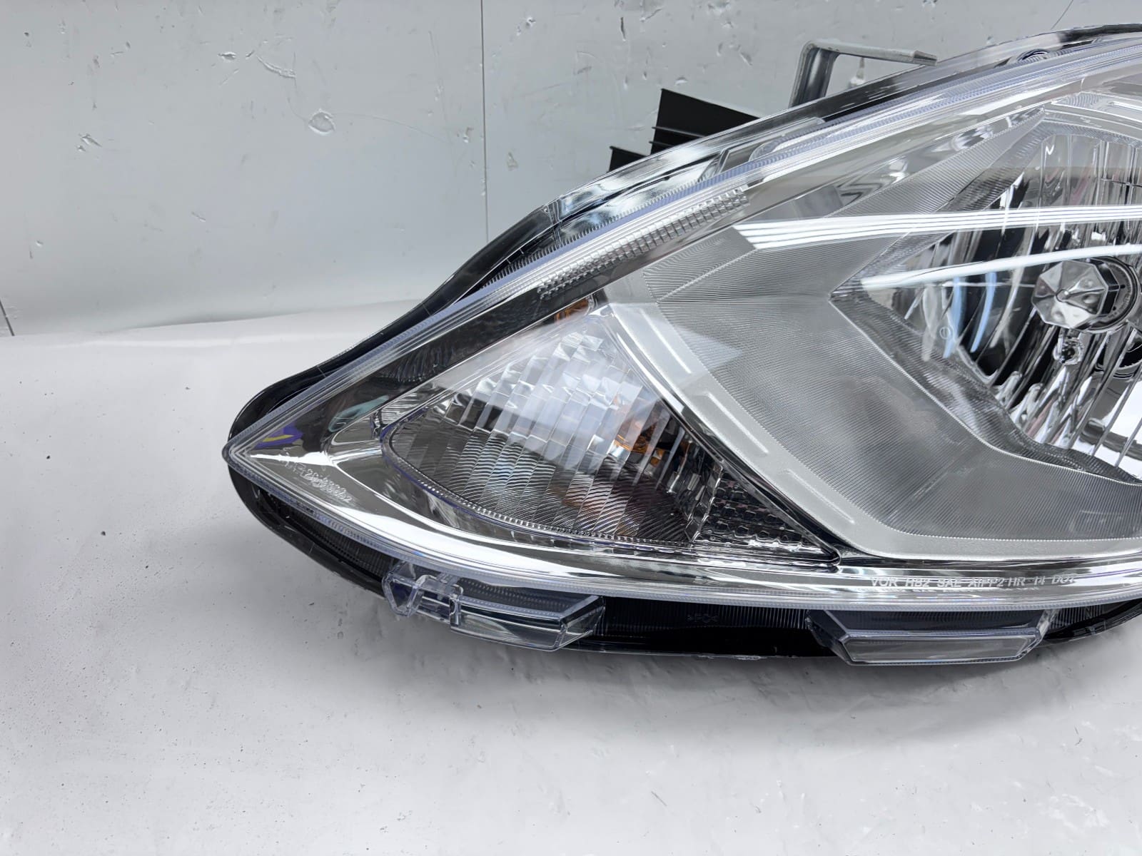 2015-19 Nissan Versa Halogen Front Left CAPA Headlight 26060609KM0A - Image 3