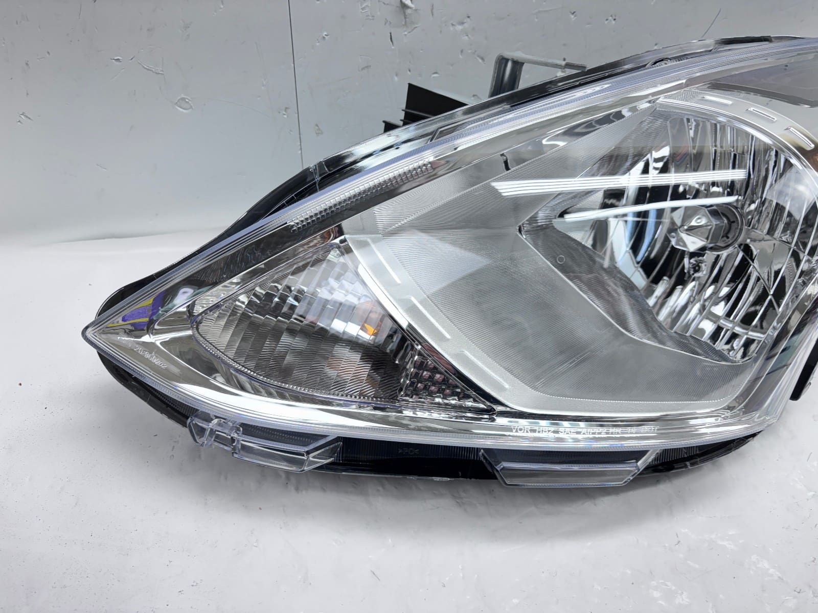 2015-19 Nissan Versa Halogen Front Left CAPA Headlight 26060609KM0A - Image 4