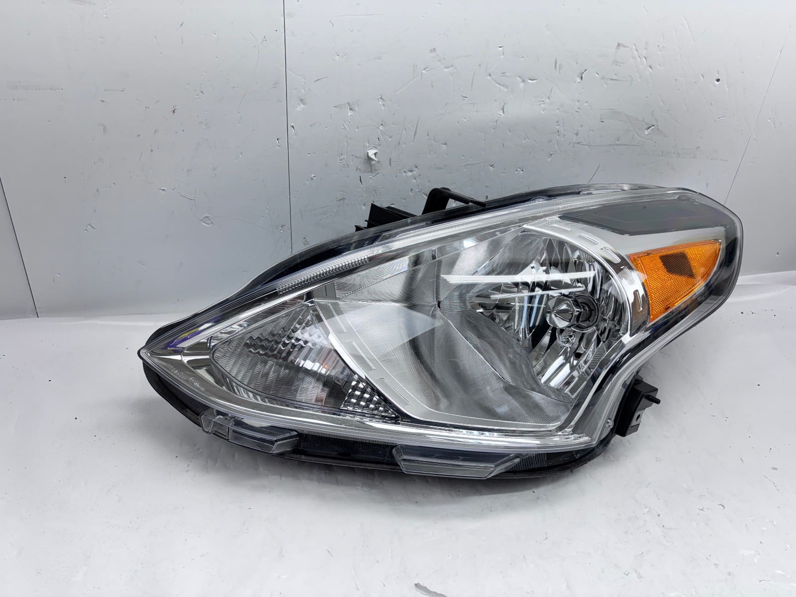 2015-19 Nissan Versa Halogen Front Left OEM Headlight 260609KM0A