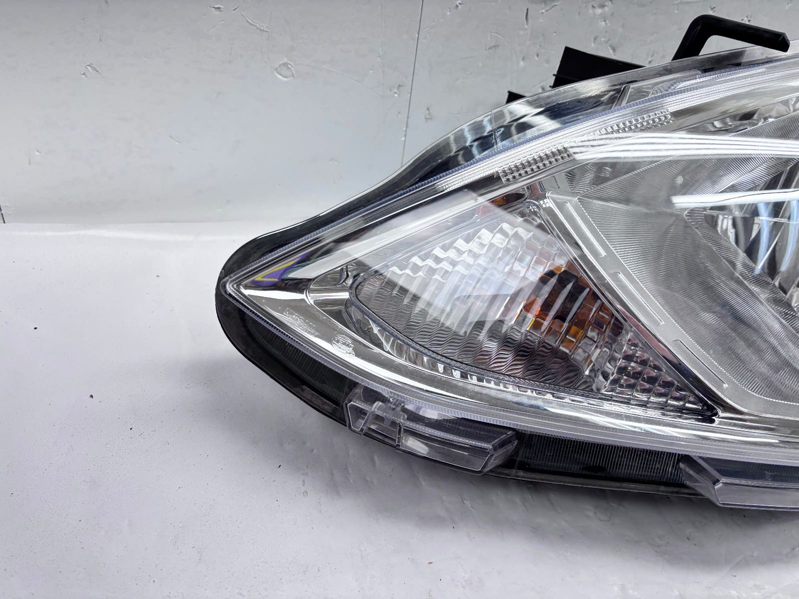 2015-19 Nissan Versa Halogen Front Left OEM Headlight 260609KM0A - Image 2
