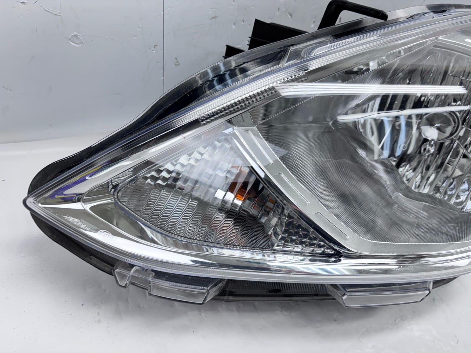 2015-19 Nissan Versa Halogen Front Left OEM Headlight 260609KM0A - Image 3