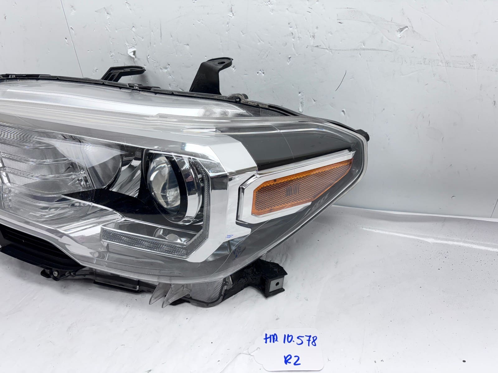 2016-22 Toyota Tacoma Halogen LED Front Left OEM Headlight 81150-04270 - Image 4