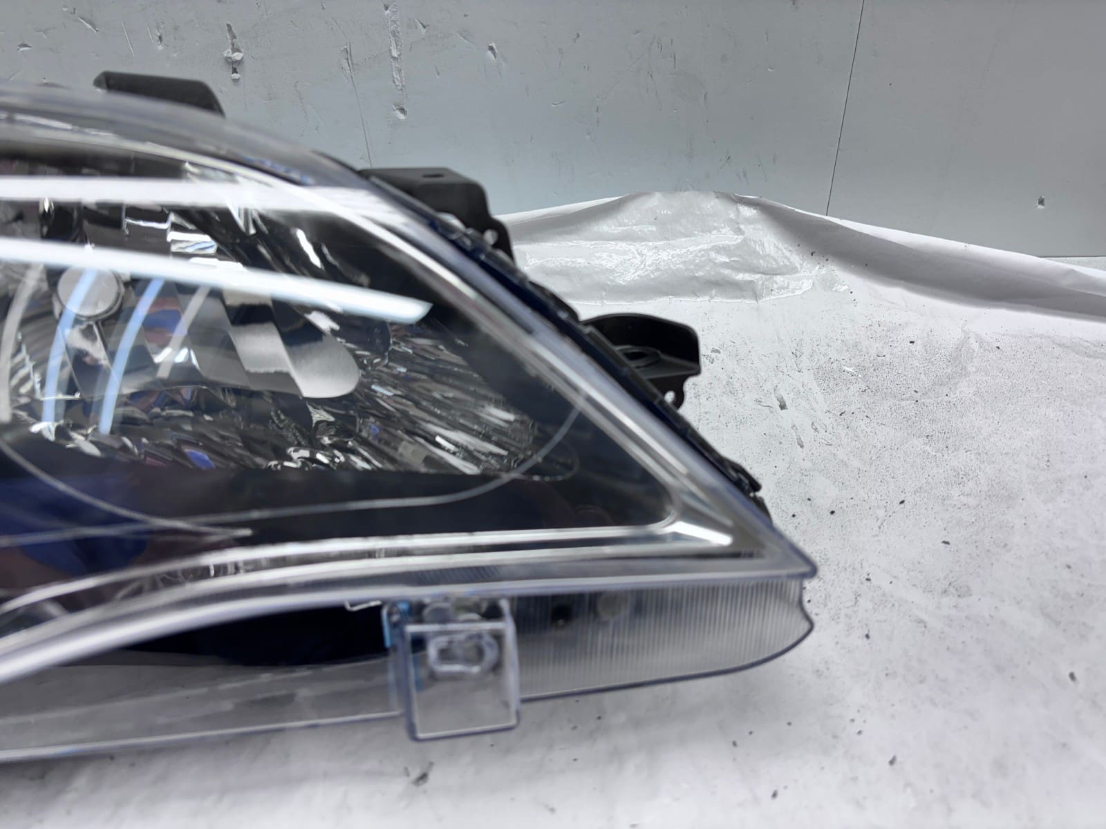 2013-2017 Toyota Avalon Xenon HID Front Right OEM Headlight - Image 2