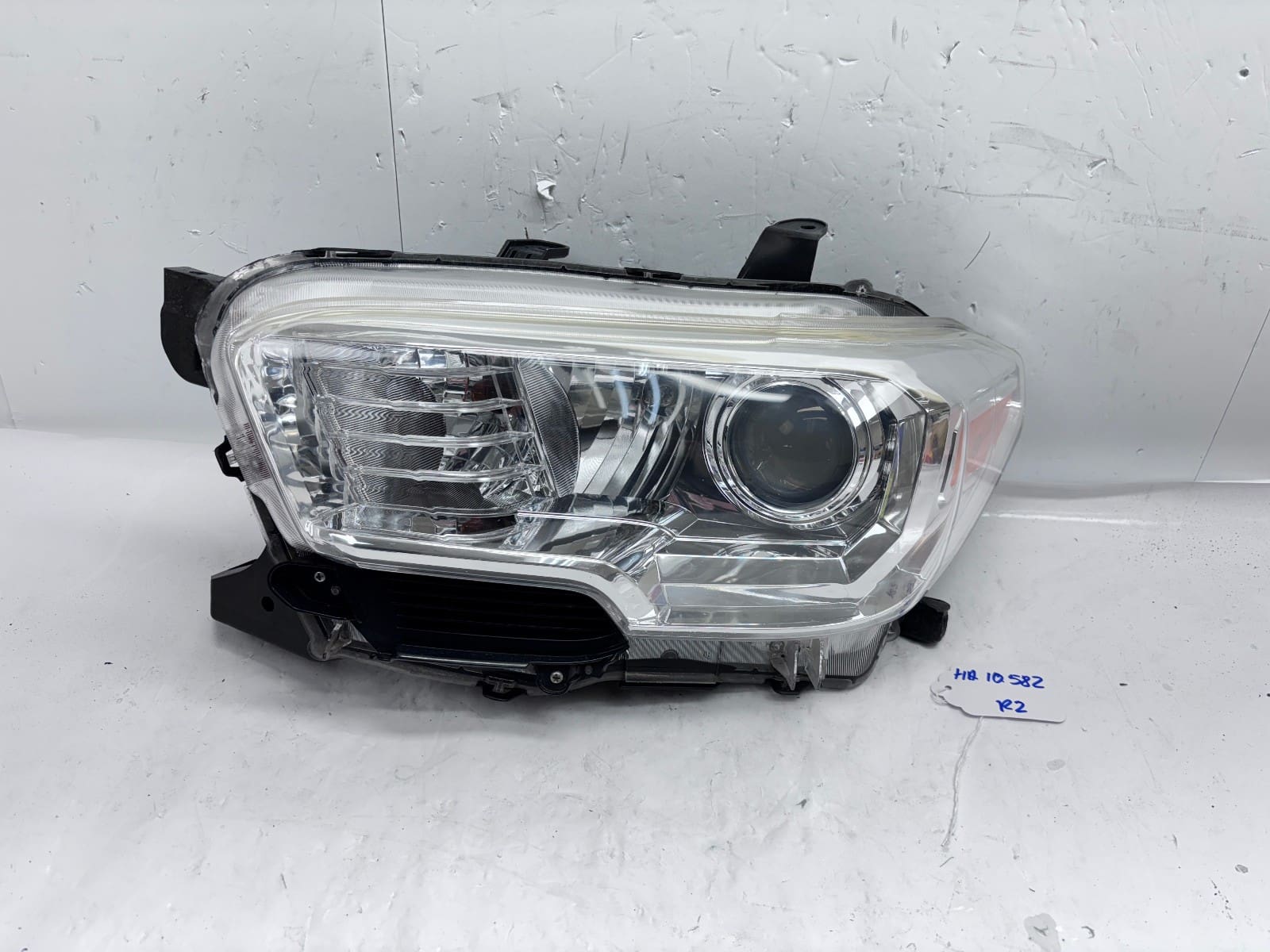 2016-22 Toyota Tacoma Halogen Front Left OEM Headlight 81150-04250