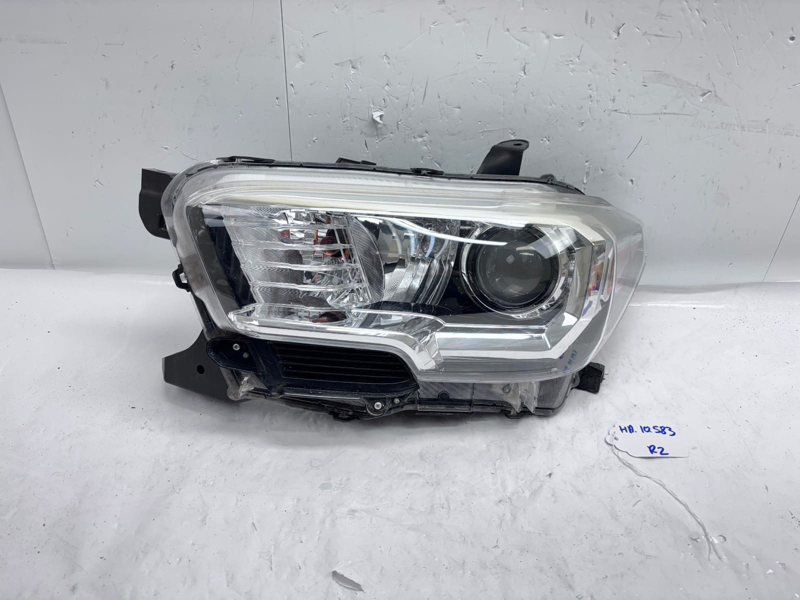 2016-22 Toyota Tacoma Halogen Front Left OEM Headlight 81150-04260