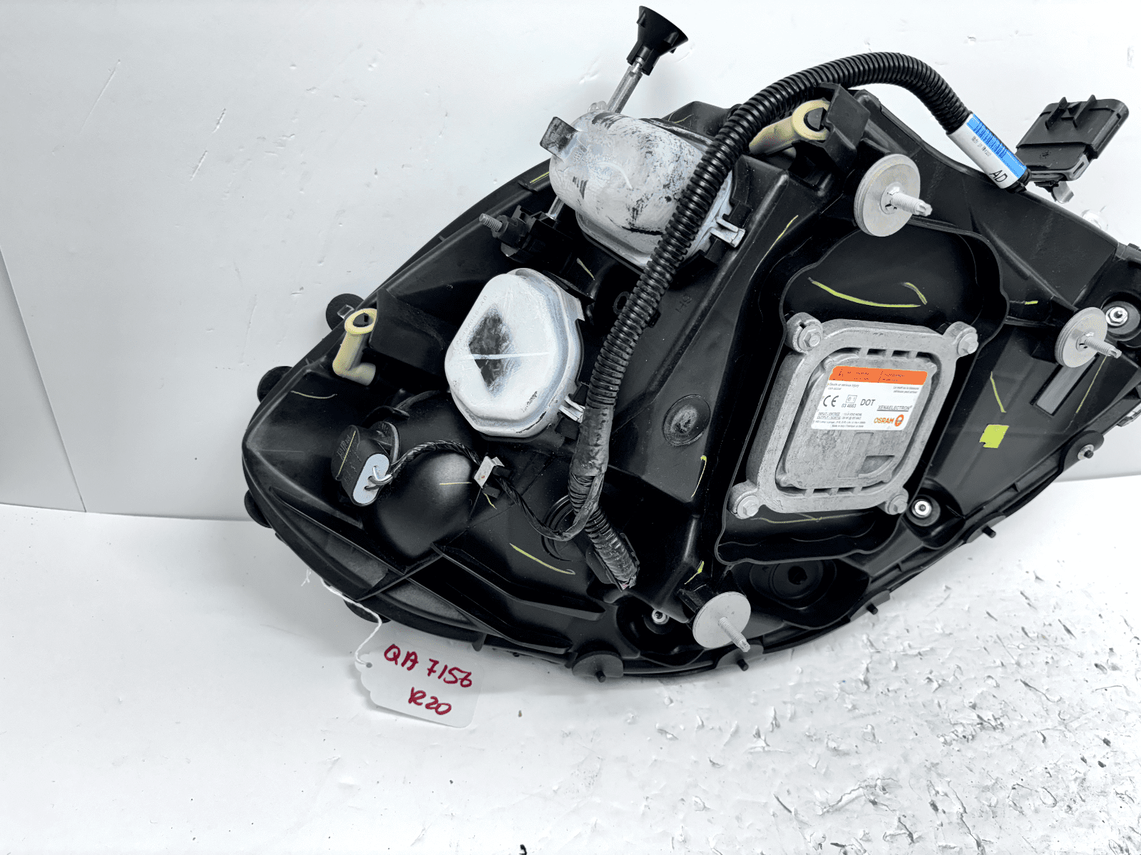 2009-2013 Chevy Corvette Grand Sport Xenon Left OEM Headlight DMG - Image 17