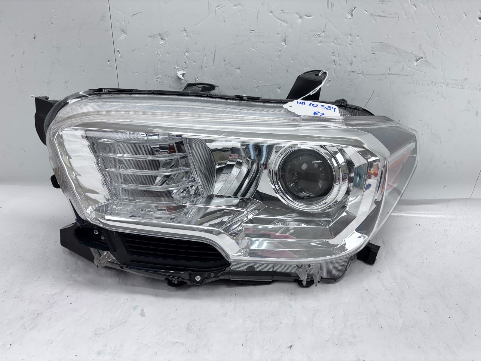 2016-22 Toyota Tacoma Halogen Front Left OEM Headlight 81150-04250