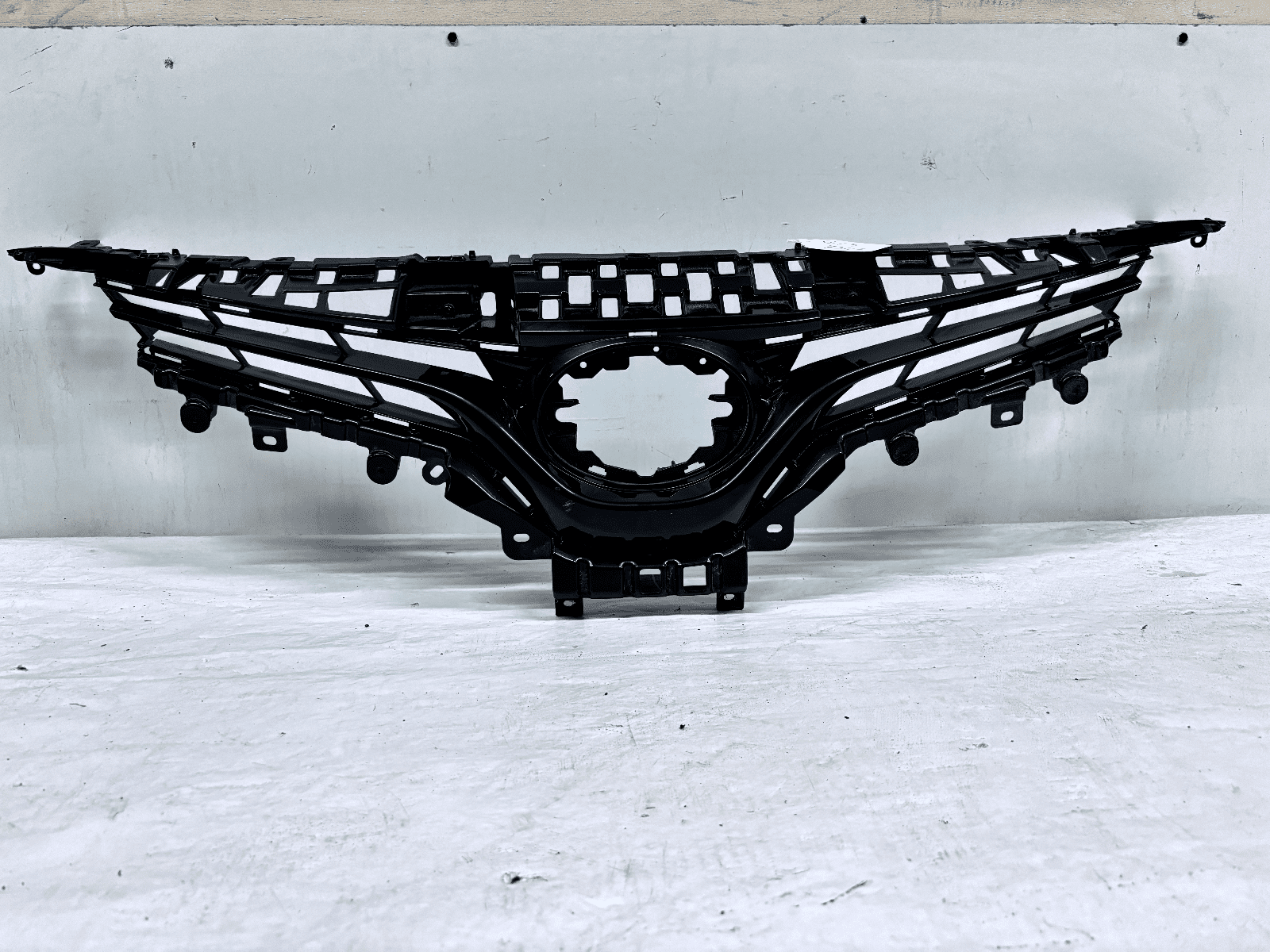 2018-2020 Toyota Camry Front OEM Upper Grille 53111-06860