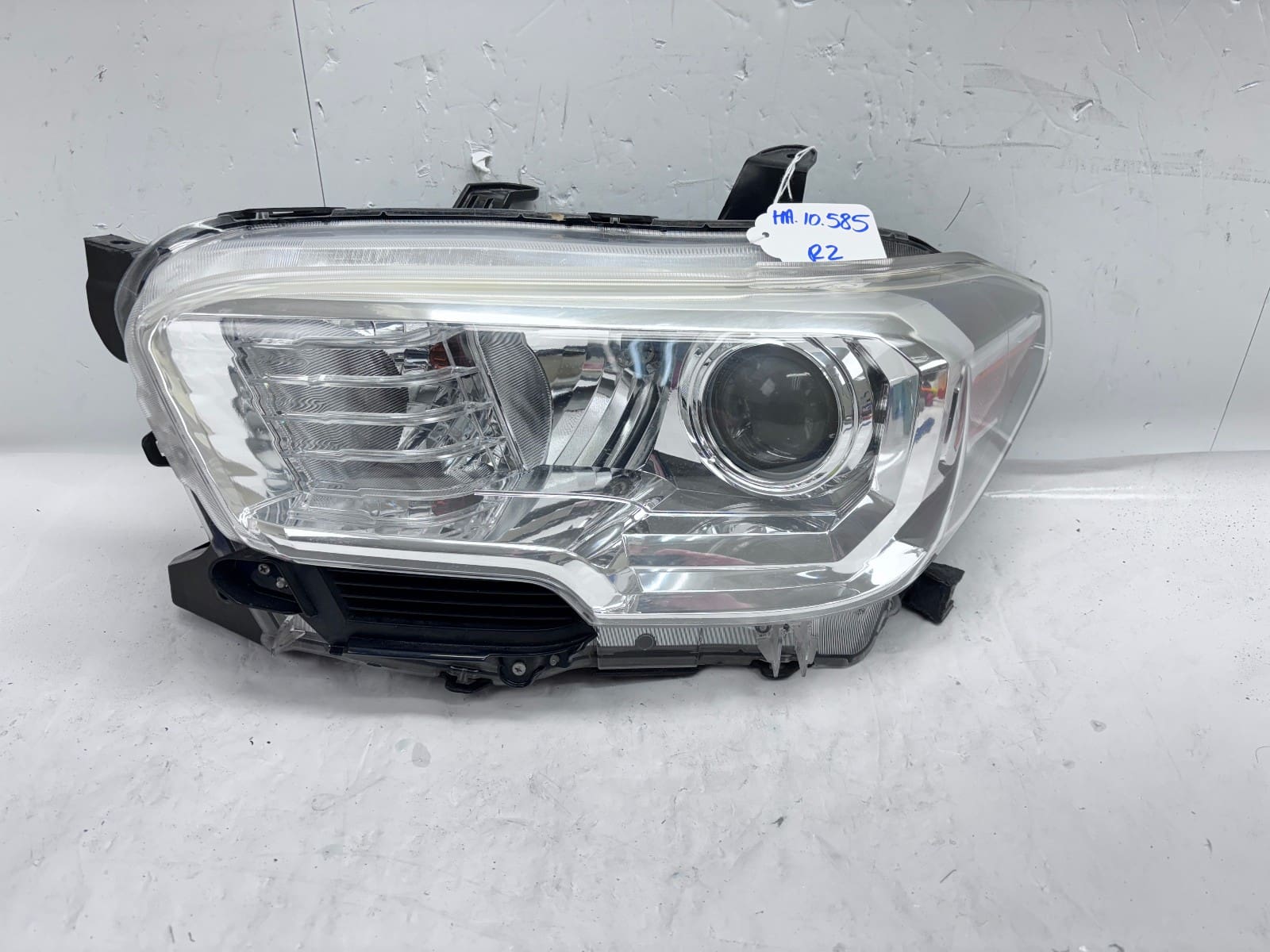 2016-22 Toyota Tacoma Halogen Front Left OEM Headlight 81150-04250