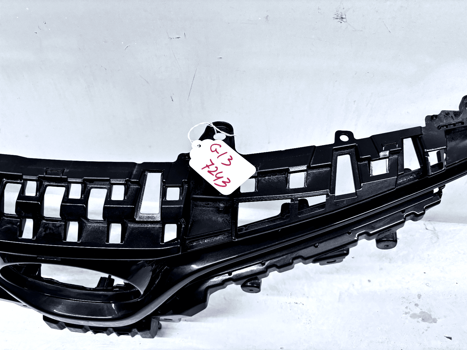 2018-2020 Toyota Camry Front OEM Upper Grille 53111-06860 - Image 3