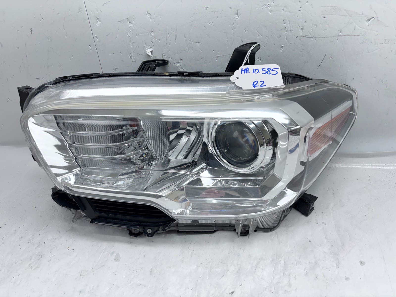 2016-22 Toyota Tacoma Halogen Front Left OEM Headlight 81150-04250 - Image 2