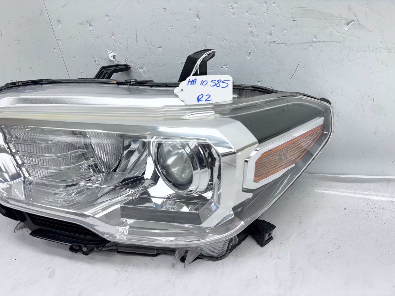 2016-22 Toyota Tacoma Halogen Front Left OEM Headlight 81150-04250 - Image 3