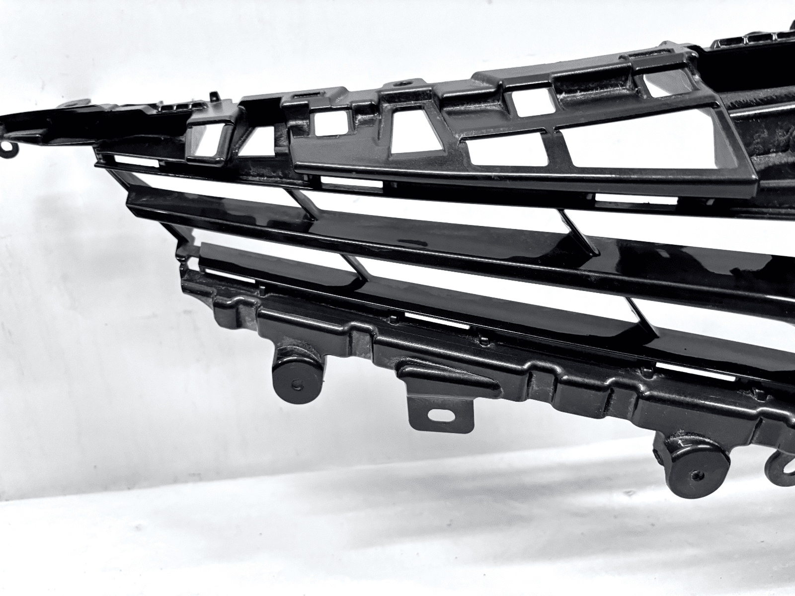 2018-2020 Toyota Camry Front OEM Upper Grille 53111-06860 - Image 11