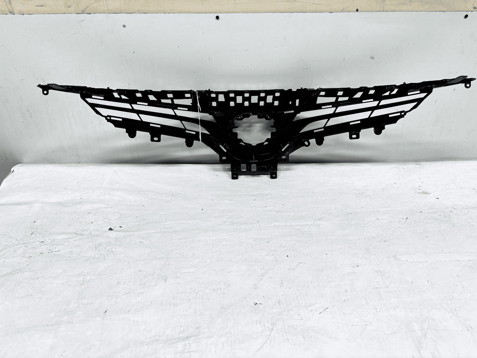2018-2020 Toyota Camry Front OEM Upper Grille 53111-06860 - Image 15
