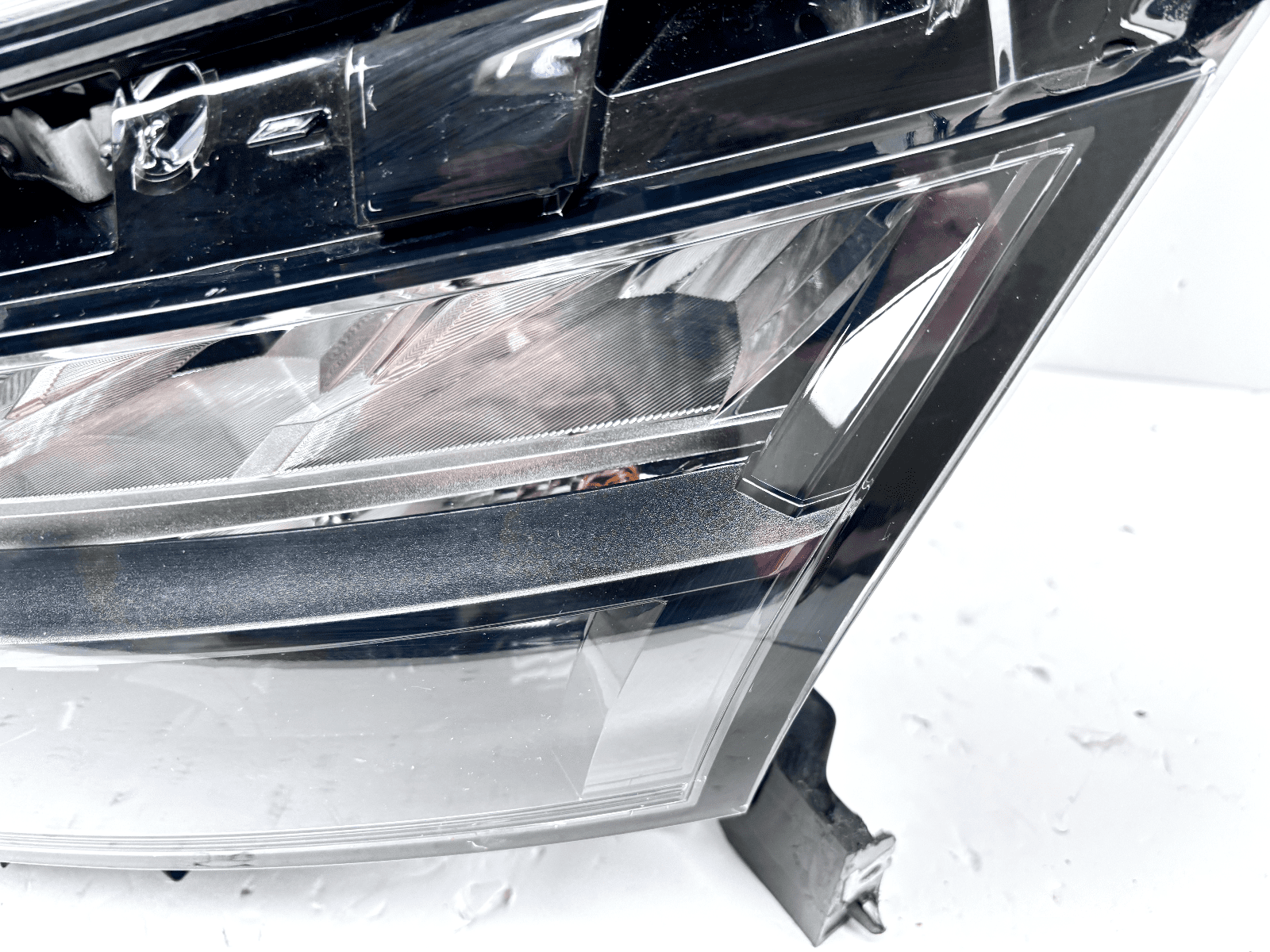 USED 2022-24 Nissan Pathfinder Front Left LED OEM Headlight - Image 9
