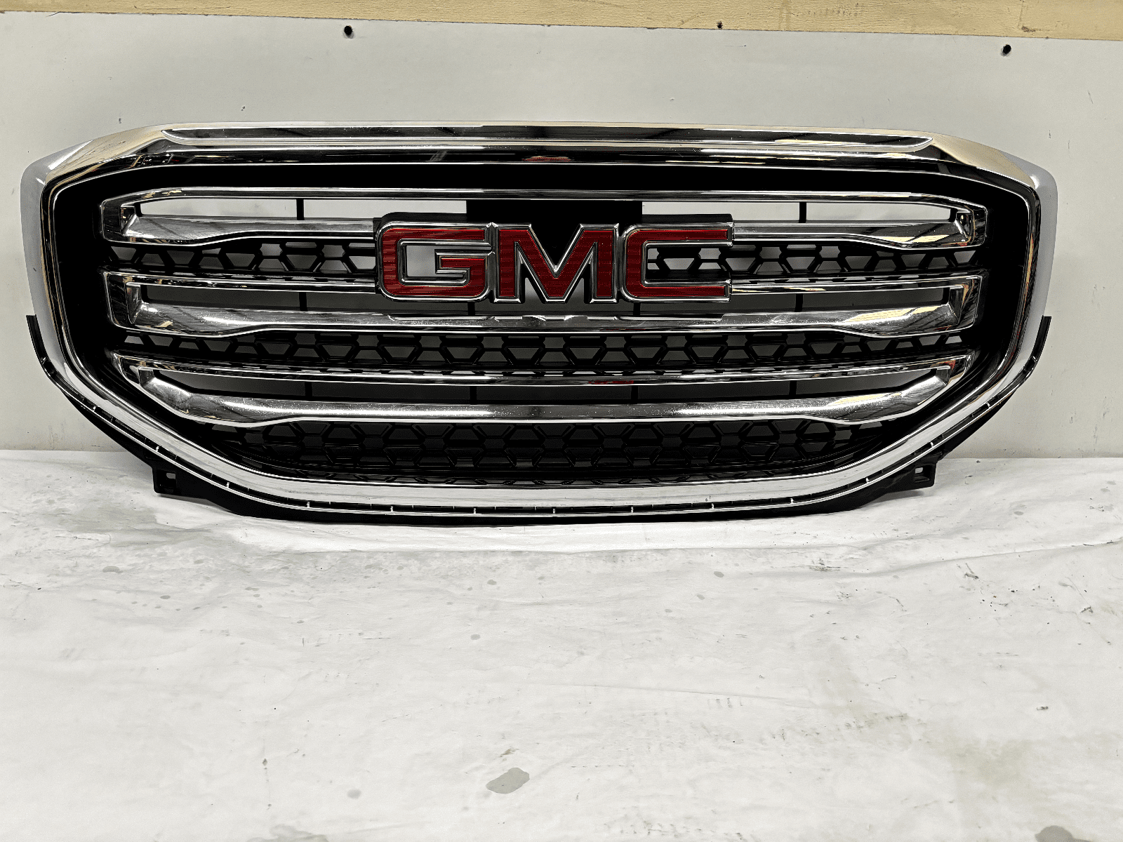 GMC Acadia Chrome Front Grille OEM 84431667 - Fits 2017-2019 SUV, Used