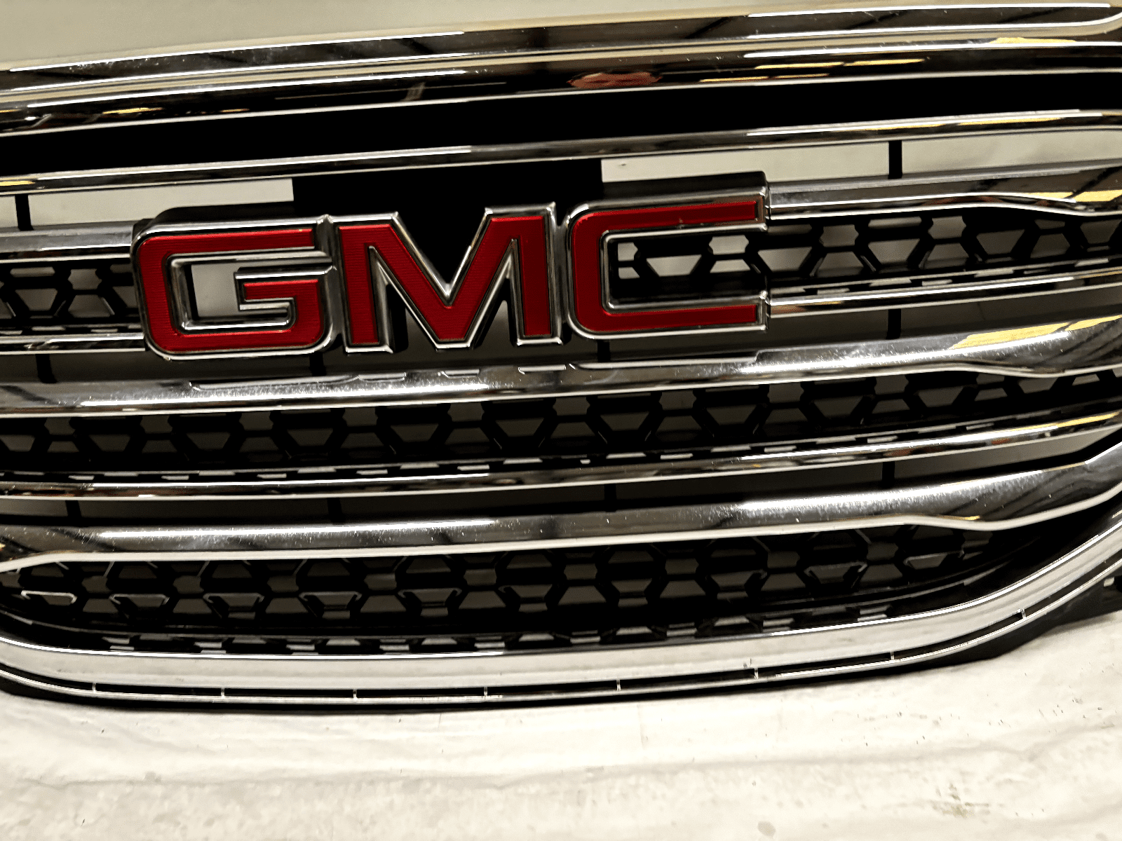 GMC Acadia Chrome Front Grille OEM 84431667 - Fits 2017-2019 SUV, Used - Image 6