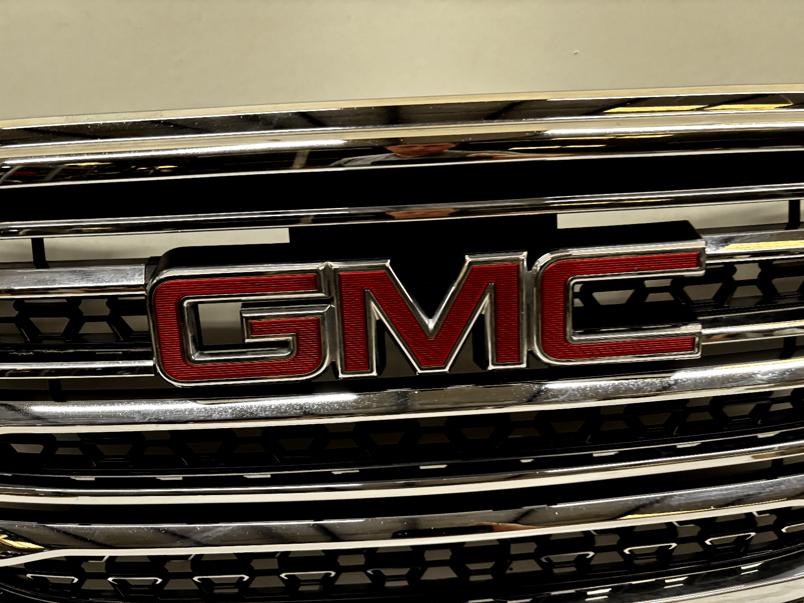 GMC Acadia Chrome Front Grille OEM 84431667 - Fits 2017-2019 SUV, Used - Image 7